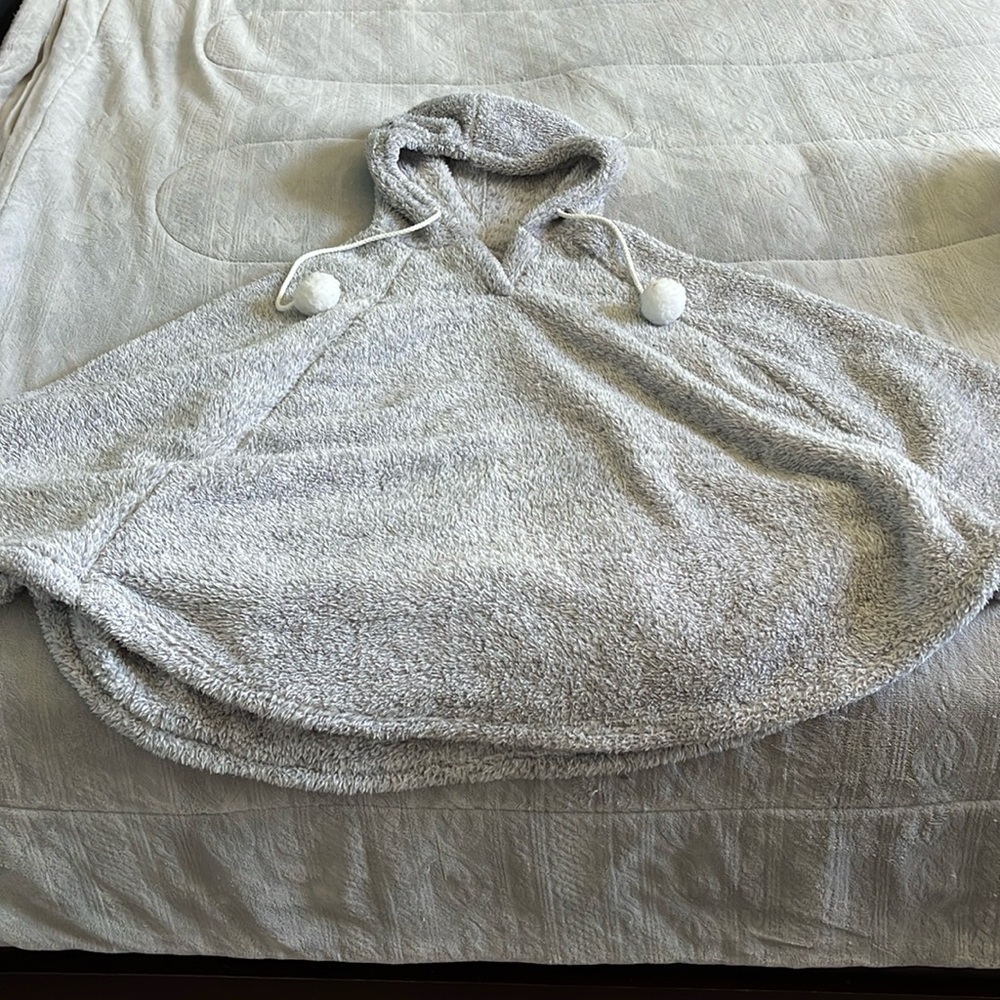 Women’s soft hooded fleece poncho